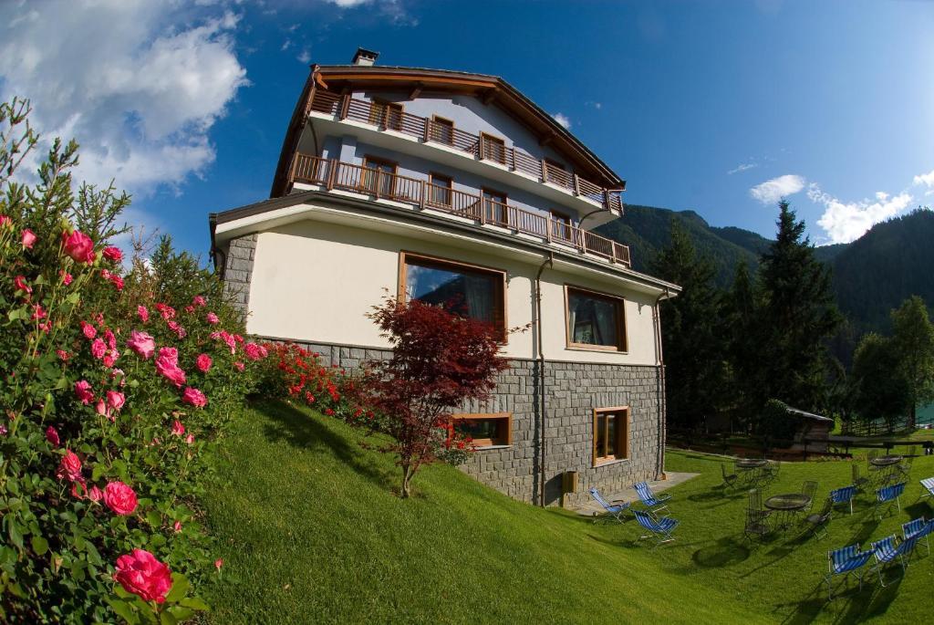 Laghetto Alpine Hotel & Restaurant Brusson Εξωτερικό φωτογραφία
