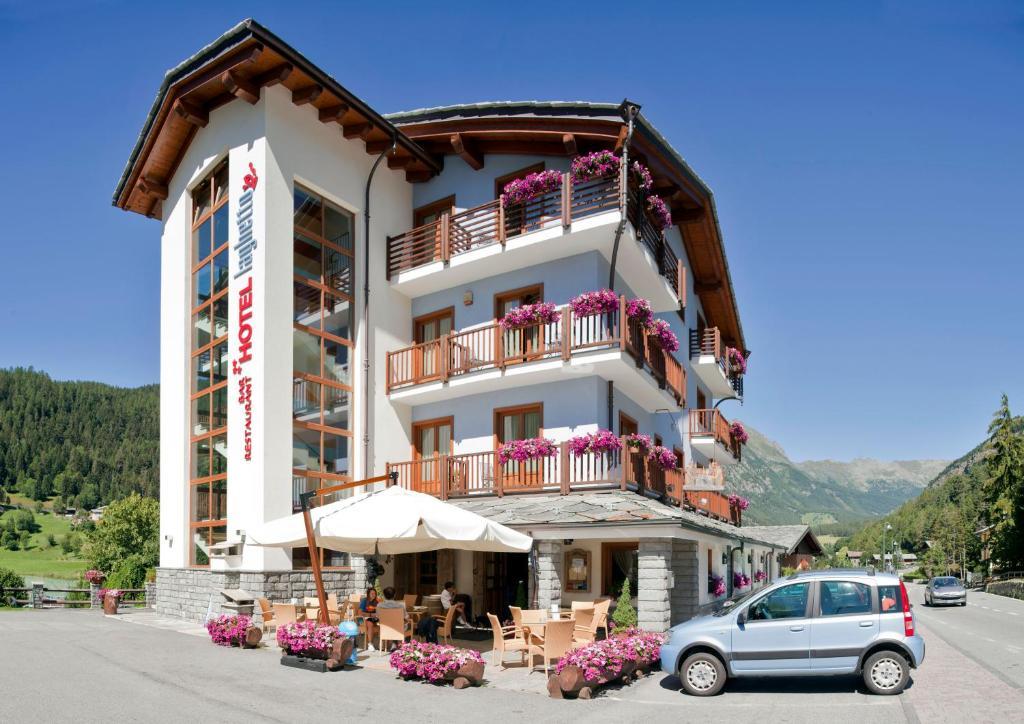 Laghetto Alpine Hotel & Restaurant Brusson Εξωτερικό φωτογραφία